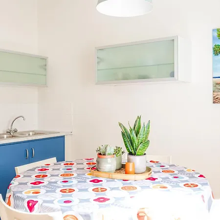 아파트 House A Short Walk From The Center *