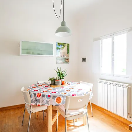 아파트 House A Short Walk From The Center