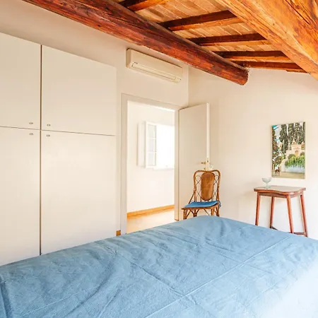 House A Short Walk From The Center