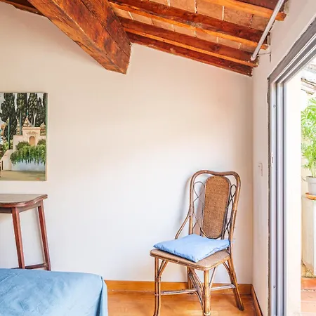 House A Short Walk From The Center *