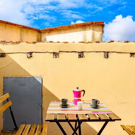 House A Short Walk From The Center