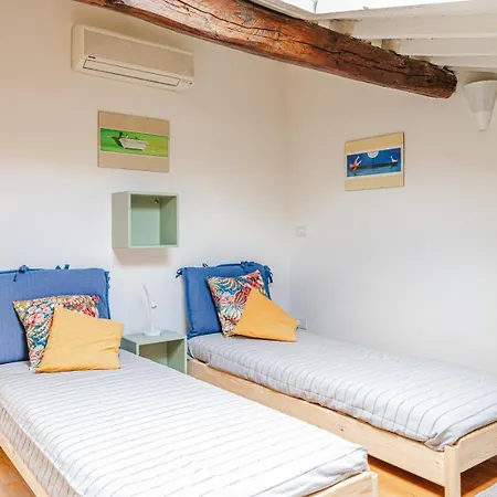 House A Short Walk From The Center