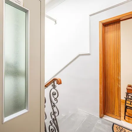 아파트 House A Short Walk From The Center *