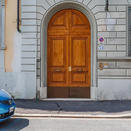 House A Short Walk From The Center *