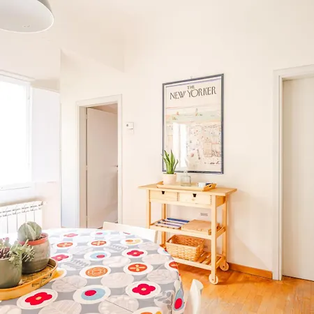 House A Short Walk From The Center 아파트