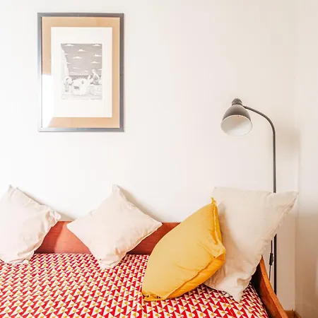 House A Short Walk From The Center 아파트