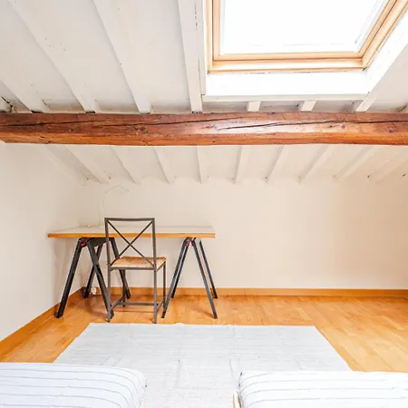 아파트 House A Short Walk From The Center