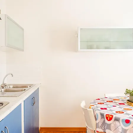 House A Short Walk From The Center