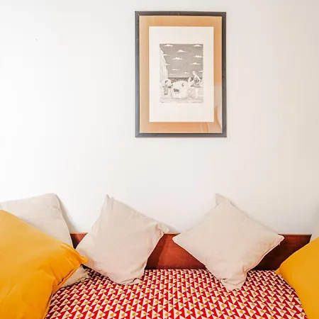 House A Short Walk From The Center 아파트