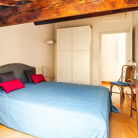 House A Short Walk From The Center