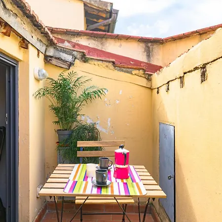 House A Short Walk From The Center 아파트