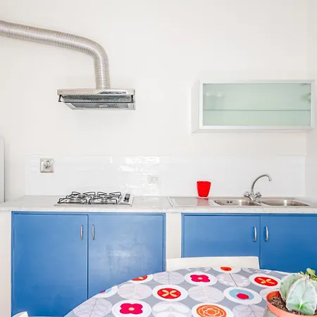 House A Short Walk From The Center