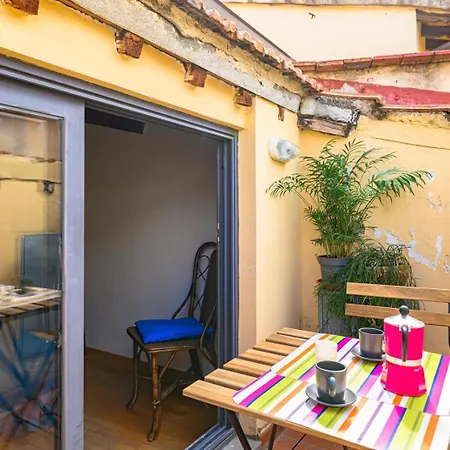 아파트 House A Short Walk From The Center *