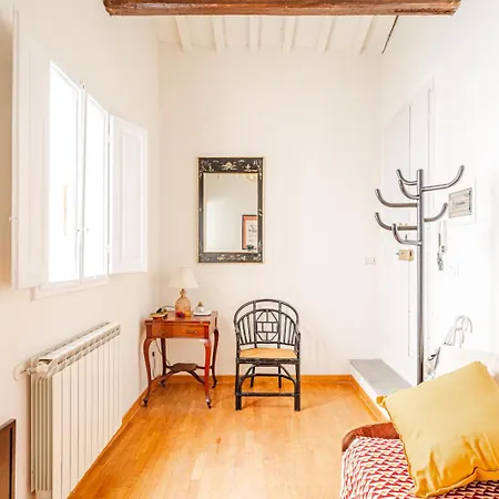 House A Short Walk From The Center *